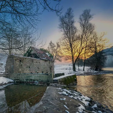 Tiny House For Two - Happy *