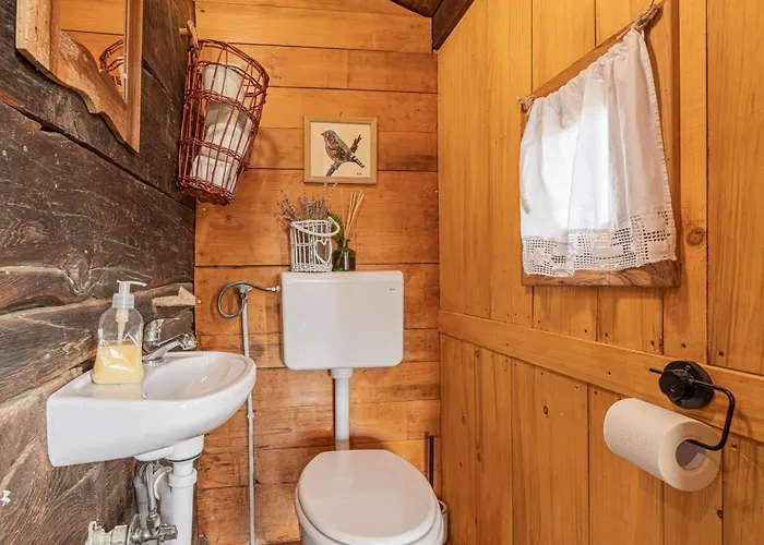 Tiny House For Two - Happy *